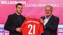 Lucas Hernandez menjadi pemain Bayern Munich yang mampu puncaki rekor transfer termahal di Liga Jerman. Pemain yang berposisi di bek kiri tersebut didatangkan dari Atletico Madrid dengan biaya 68 juta poundsterling atau setara Rp1,3 triliun pada tahun 2019 lalu. (Foto: AFP/Christof Stache)