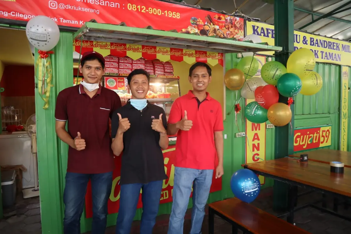 Pemiliki usaha gerai franchise ayam goreng cepat saji D'Kriuk Fried Chicken di Serang
