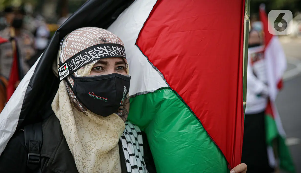 Massa Gerakan Pekerja Muslim Indonesia (GPMI) melakukan aksi solidaritas untuk Palestina di kawasan Thamrin Jakarta, Jumat (28/5/2021). Mereka menyuarakan keprihatinan atas tragedi kemanusiaan di Palestina, serta mewujudkan perdamaian dunia dan kemerdekaan atas Palestina (Liputan6.com/Faizal Fanani)