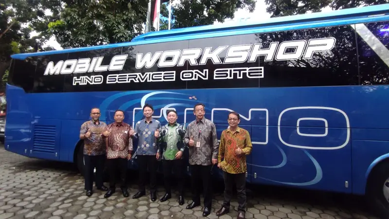 Hino Bikin Layanan Servis Berjalan Pakai Bus AK (Arief A/Liputan6.com)