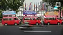 Sejumlah sopir angkutan umum (angkot) Koperasi Wahana Kalpika (KWK) menggelar aksi di Balai Kota DKI Jakarta, Rabu (2/8/2023). Dalam aksinya, para sopir angkot meminta SK Jakarta Barat untuk Jak 78, Jak 79, dan Jak 107 segera beroperasi pada bulan Agustus. (Liputan6.com/Faizal Fanani)