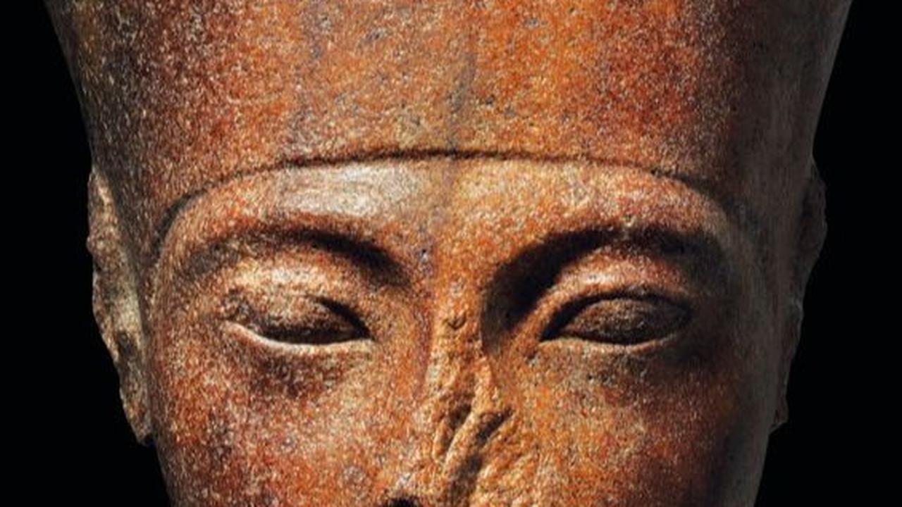 Quartzite Head of Amen With Features Of Tutankhamen, Mesir, 1333-1323 SM