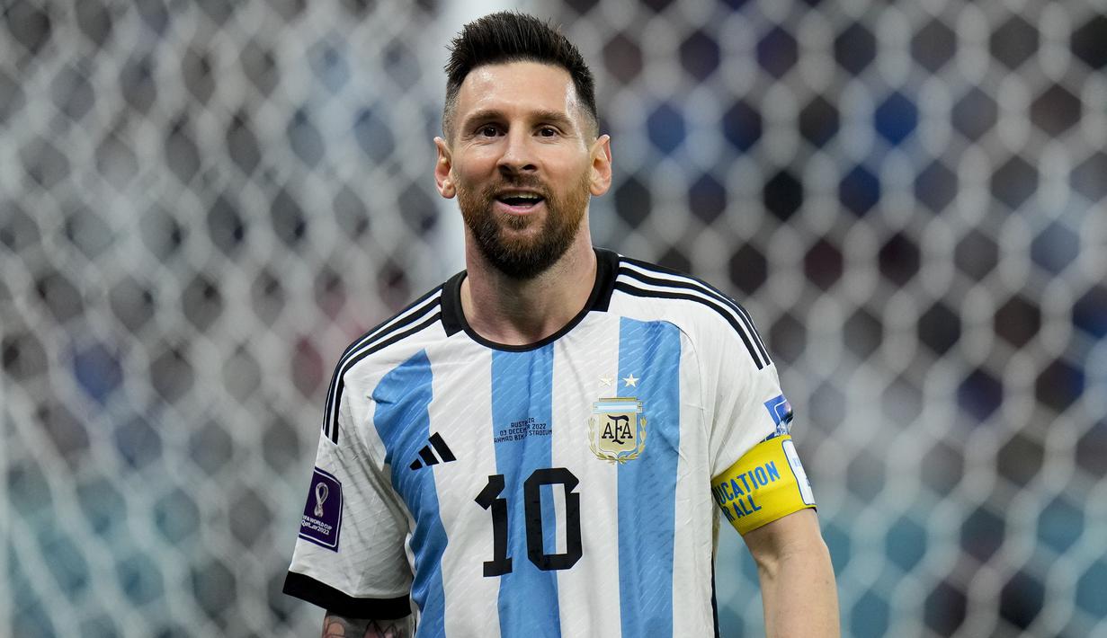 Lionel Messi dinobatkan sebagai Man of The Match pada laga tersebut. Hal itu membuat La Pulga tercatat sebagai pemain dengan penghargaan MoTM terbanyak di perhelatan akbar Piala Dunia, yaitu 8 kali. (AP/Petr David Josek)