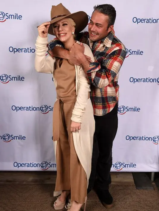 Saat putus dengan Taylor Kinney, Lady Gaga mengatakan pada fansnya bahwa mereka sebenarnya adalah pasangan sejati. Namun saat itu keduanya butuh waktu untuk beristirahat dari padatnya aktifitas. (AFP/Fred Hayes)