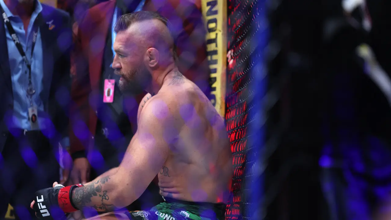 Conor McGregor Kalah dari Max Holloway - UFC