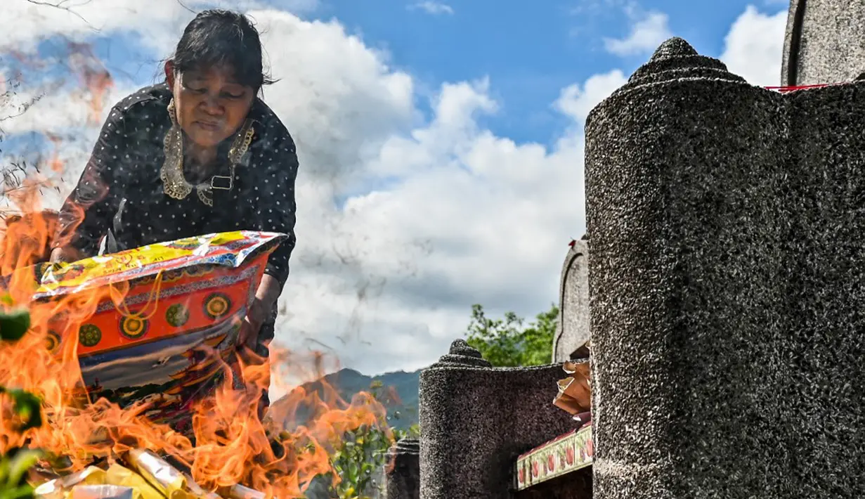 Banyak wisatawan mengunjungi daerah-daerah dengan mayoritas etnis Tionghoa. (CHAIDEER MAHYUDDIN/AFP)