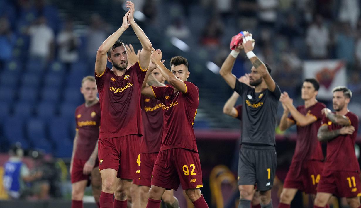 Tak ada tambahan gol lagi hingga akhir laga. AS Roma sukses mendapatkan poin penuh di geornata pertama dan bertengger di posisi ketiga klasemen sementara Liga Italia musim 2021/2022. (Foto: AP/Gregorio Borgia)