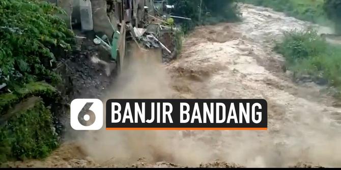 VIDEO: Detik-detik Rumah Rubuh Terseret Arus Banjir Bandang