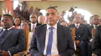 Kolonel Michael Randrianirina, komandan satuan militer CAPSAT, menunggu untuk dilantik sebagai Presiden di Antananarivo, Madagaskar, pada Jumat (17/8/2025). (Dok. AP/Brian Inganga)&nbsp;&nbsp;&nbsp;
