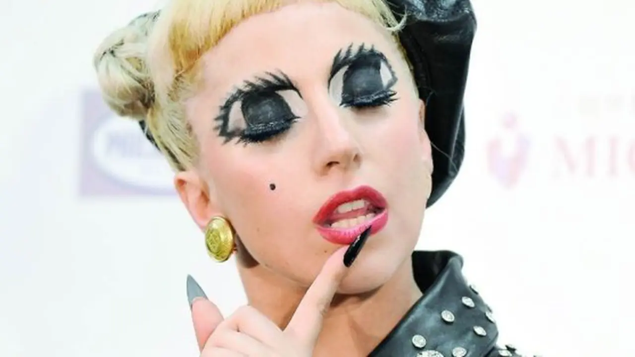 Digaet Polaroid, Lady Gaga Rancang 3 Produk Unik - Tekno Liputan6.com