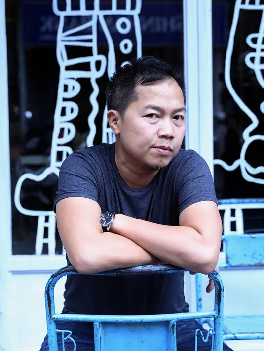 "Februari (2016) saya cerai sama mama dia, saya bisa pegang sendiri, saya yang ngurusin dia. (Dia) sudah bisa macem-macem, tahun lalu udah masuk kelompok bermain, tahun ini baru masuk TK," tambah Sandhy. (Nurwahyunan/Bintang.com)