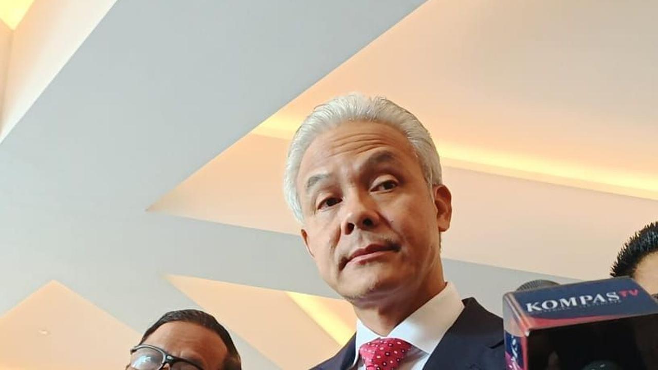 Mantan calon presiden 2024 Ganjar Pranowo menghadiri peringatan hari jadi dari kelompok organisasi masyarakat Jangkar Baja ke-10.&nbsp;