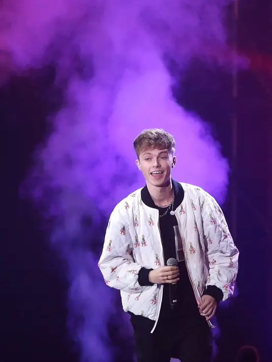 HRVY acara Youtube Fanfest 2019. (Bambang E Ros/Fimela.com)