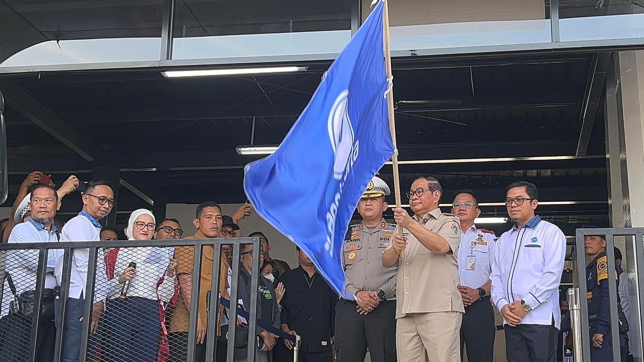 Halte TransJakarta Senen-Sentral Rusak Dibakar Massa Beres Diperbaiki