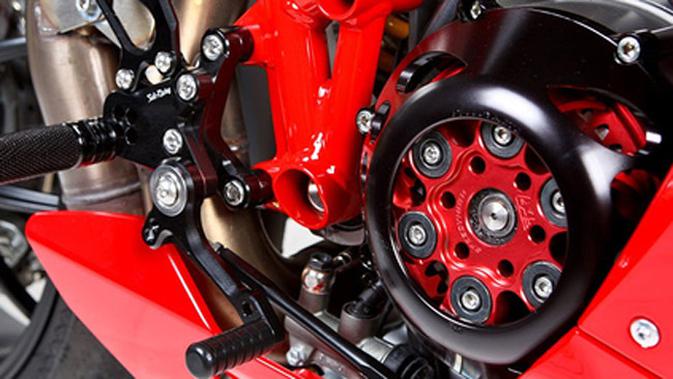 Ilustrasi kopling kering pada sepeda motor (Foto: Motorcycleusa.com)