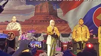 Putri Ariani pimpin lagu kebangsaan di perayaan Hari Kemerdekaan AS, Selasa (27/6/2023). (Liputan6com/Yasmina Shofa)