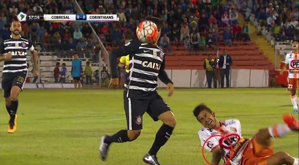 Jonathan Benitez mengalami cedera mengerikan saat Cobresal bertemu dengan Corinthians di Copa Libertadores