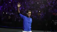 Momen Roger Federer Duduk Sendirian di Royal Box Wimbledon, Ternyata Ini Alasannya