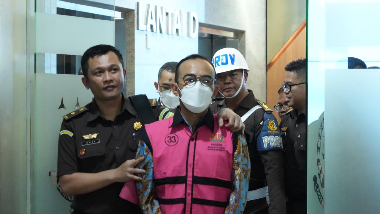 Tersangka kasus korupsi minyak mentah Pertamina