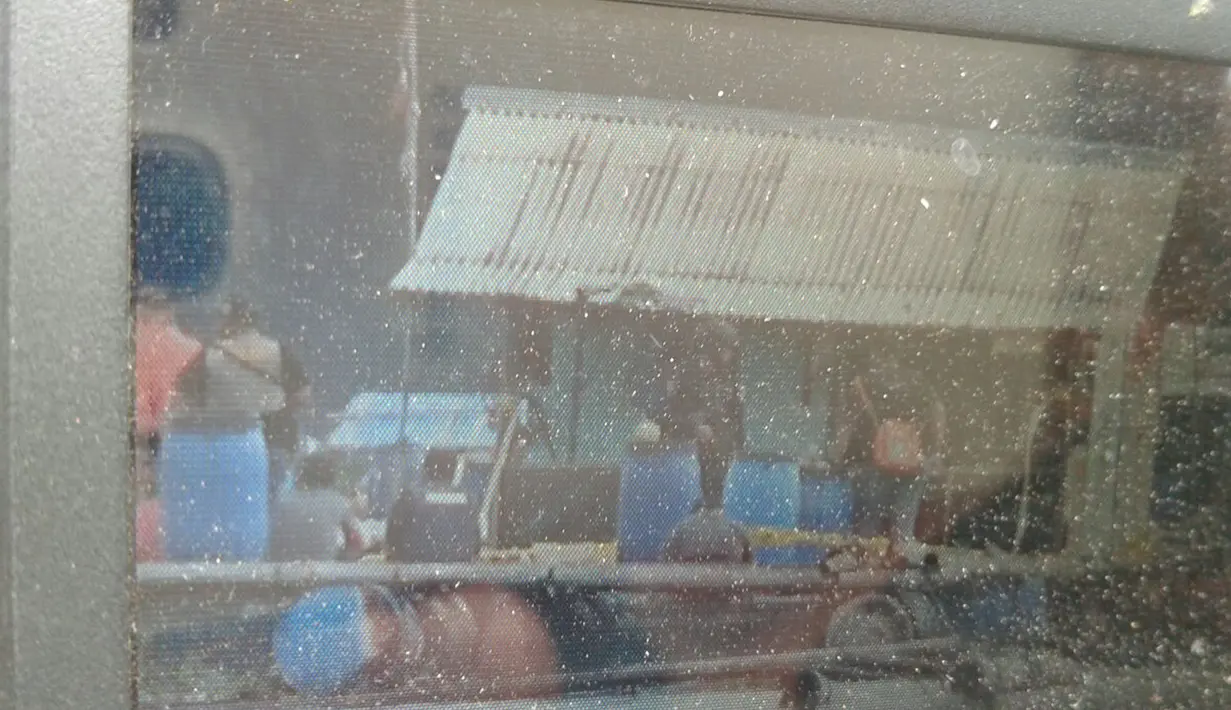 Tim Densus 88 menggerebek rumah terapung di Waduk Jatiluhur, Purwakarta, Jawa Barat, Minggu (25/12). Terjadi baku tembak yang menewaskan 2 terduga teroris. (Foto: Istimewa)