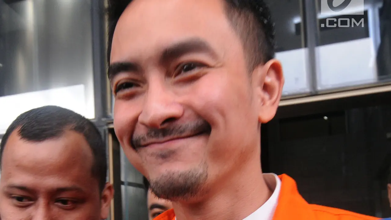 Zumi Zola Diperiksa Perdana Sejak Ditahan KPK