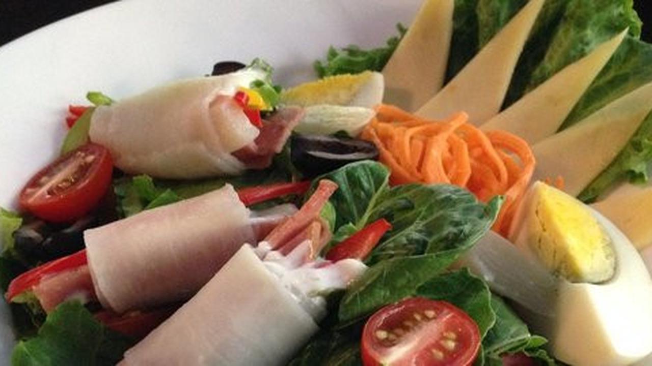 Orang malas makan sayur kalau lihat salad ini langsung dilahap