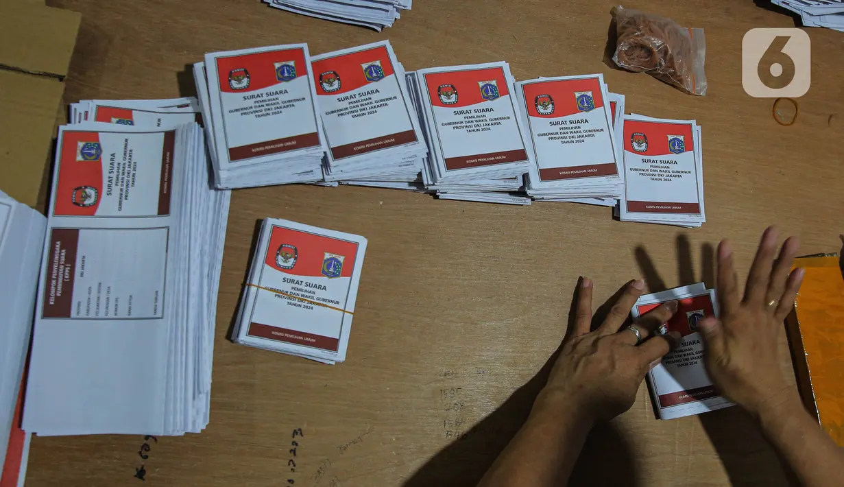 Sebelumnya, surat suara ini sudah melewati penyortiran oleh pegawai KPU Jakarta. (Liputan6.com/Angga Yuniar)