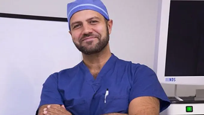 Dokter Ini Bikin Wanita Pede dengan Membentuk Vagina Jadi Sempurna