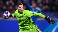 Wojciech Szczesny mampu tampil gemilang pada musim ini di bawah mistar Juventus. Kiper berusia 31 tahun tersebut tercatat telah mencetak 13 clean sheet dalam 30 penampilannya. Saat ini, Szczesny dibanderol dengan harga 15 juta euro. (AFP/Franck Fife)