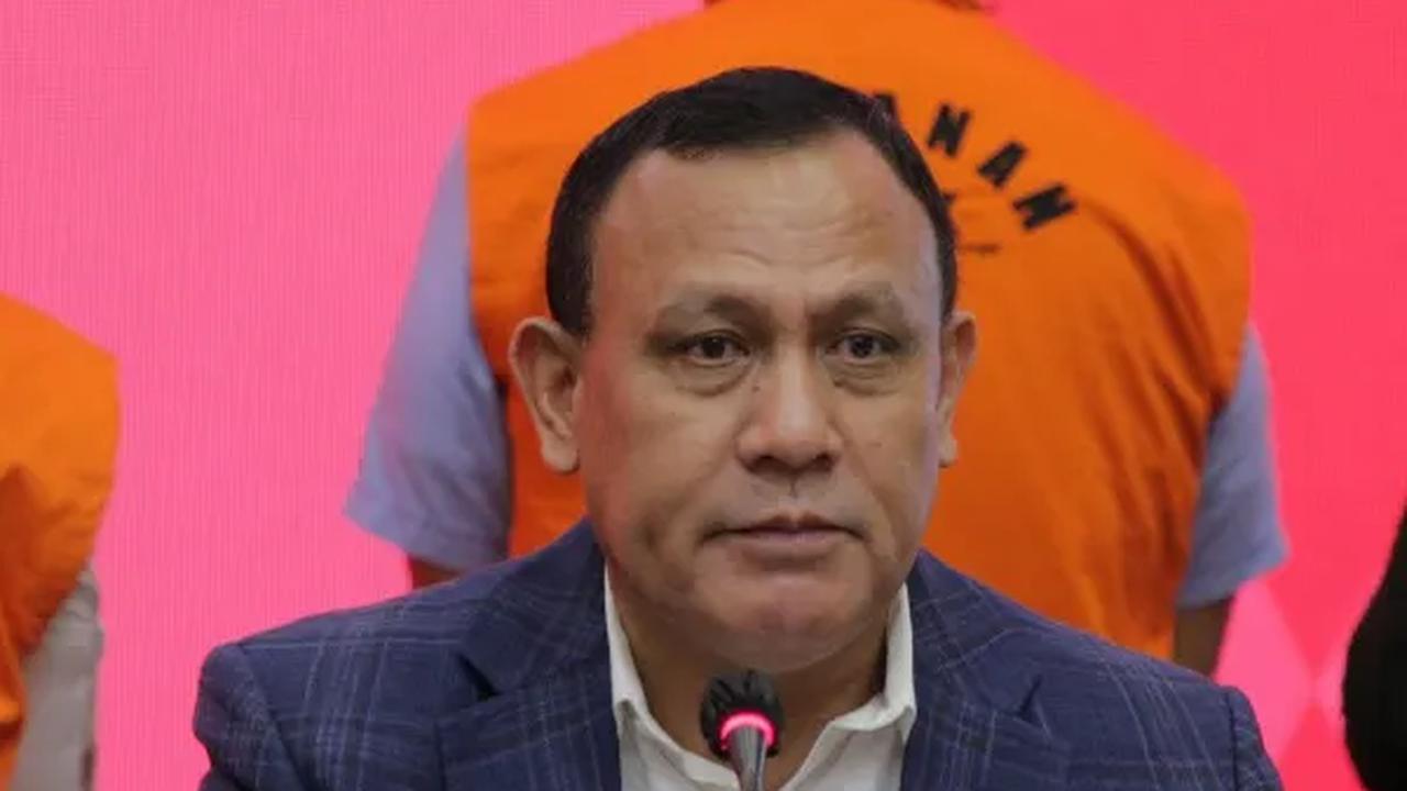 Saat ini Firli menjabat sebagai Ketua Komisi Pemberantasan Korupsi (KPK) periode 2019–2023.