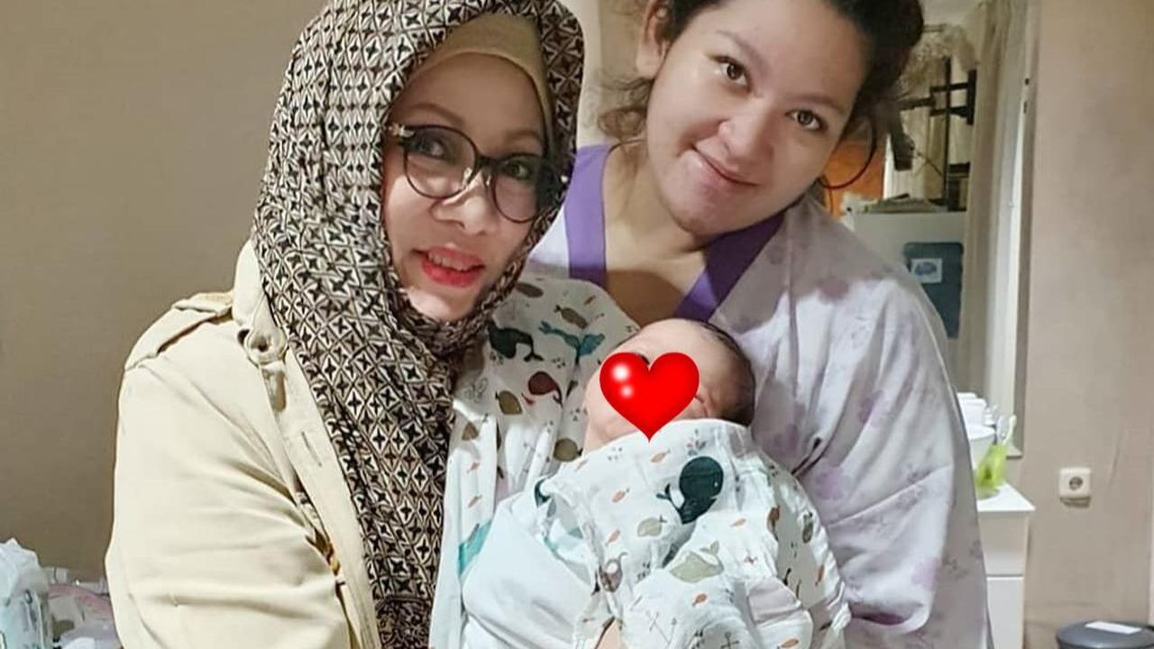 Tutut Soeharto juga hadir saat Danvy melahirkan anak keduanya pada 14 Desember 2020 lalu. Putra kedua Danvy dan Ajie tersebut diberi nama Aryandra Athallah Sulistiyo Rukmana. Momen ini Tutut bagikan di Instagram pribadinya.