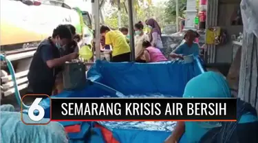 Sudah 2 bulan terakhir, warga Kecamatan Suruh, Semarang, Jawa Tengah, kesulitan mendapat air bersih. Untuk minum mereka terpaksa mengharapkan bantuan atau membeli. Sementara untuk mandi dan mencuci, warga mengandalkan air resapan sungai.