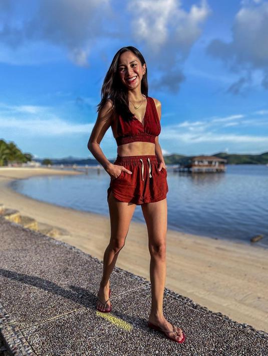<p>Inilah salah satu potret terkini Kirana Larasati saat memamerkan body goalsnya. (FOTO: instagram.com/kiranalarasati/)</p>