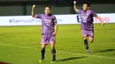 <p>Pemain Persita Tangerang, Ezequiel Vidal (kiri) melakukan selebrasi usai mencetak gol ke gawang Dewa United dalam laga pekan ke-3 BRI Liga 1 2022/2023 antara Persita Tangerang melawan Dewa United di Indomilk Arena, Tangerang, Minggu (7/8/2022) malam WIB. (Bola.com/M Iqbal Ichsan)</p>
