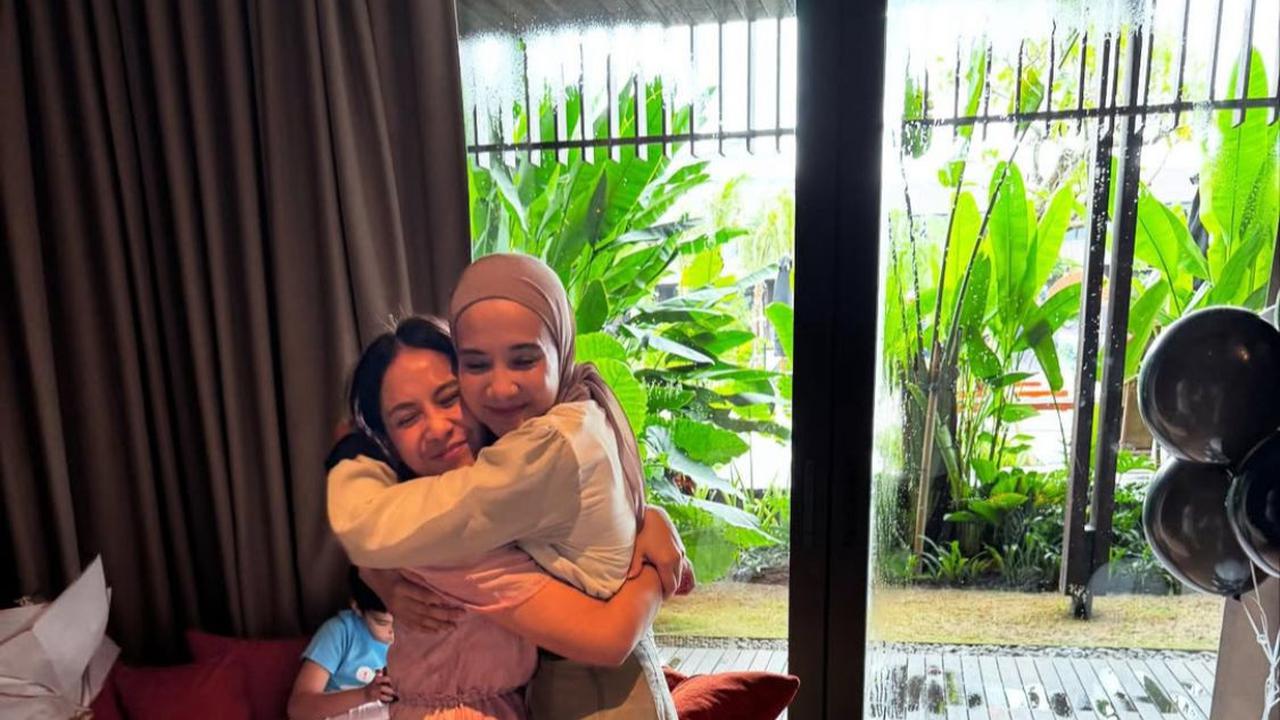 Momen Mengharukan Zaskia Sungkar dan Nagita Slavina Berpelukan, Bukti Persahabatan Sejati