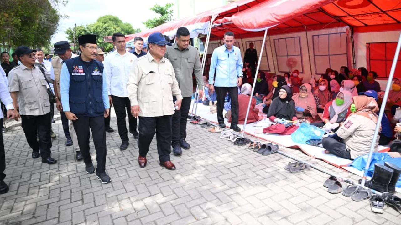 VIDEO: Guyon Prabowo Kenalkan Teddy ke Pengungsi "Kurang Dikenal Kau di Langkat"