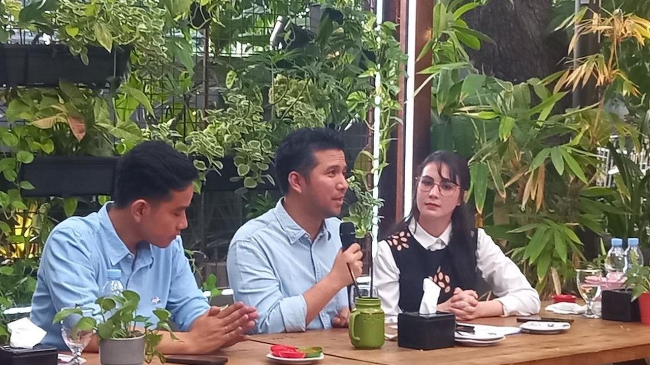 Emil Dardak memastikan bakal mendampingi Khofifah Indar Parawansa maju pada Pilkada Jawa Timur 2024 mendatang.&nbsp; Emil mengaku sudah mendapatkan mandat dari Partai Demokrat maju Kembali Bersama Khofifah.