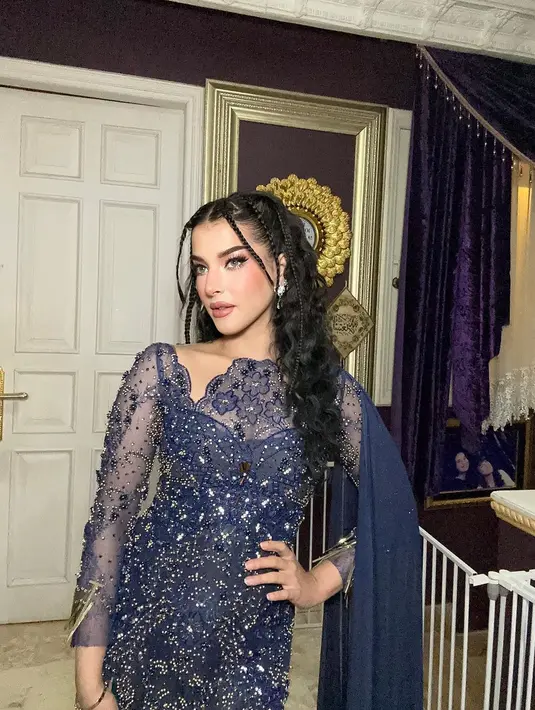 Sehingga, beberapa publik figur tak jarang terlihat mengenakan busana yang sama. Seperti penampilan Tasya Farasya baru-baru ini.   [@tasyafarasya/@byansoe]