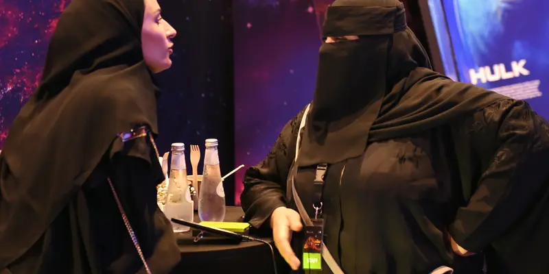 Gaya Wanita Arab Saudi Saat Nonton ke Bioskop