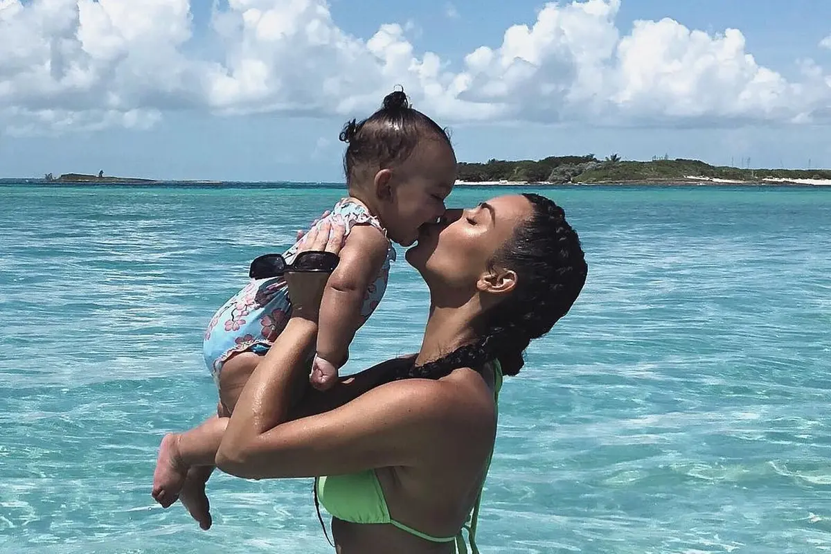 [Bintang] Kim Kardashian - Chicago West