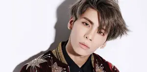 Kabar mengejutkan datang dari member SHINee, Kim Jong-Hyun atau lebih dikenal dengan namaJongHyun.