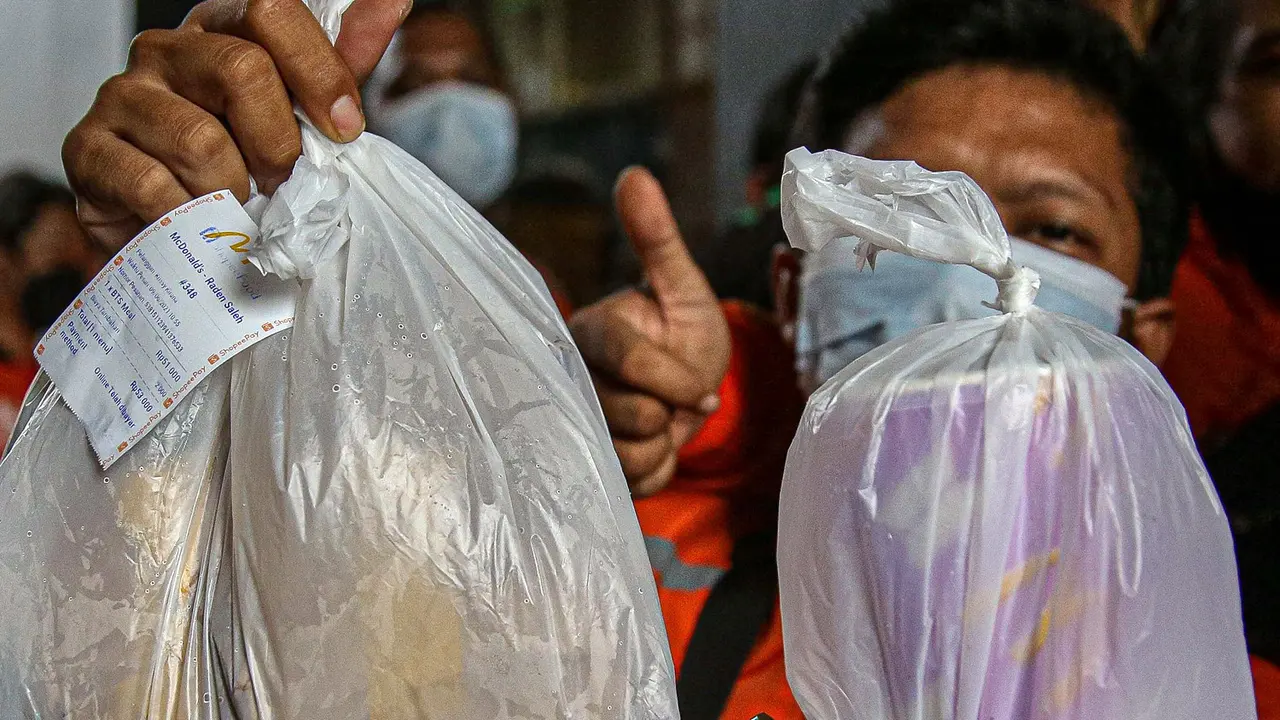 FOTO: BTS Meal Mulai Dijual, Gerai McDonald's Diserbu Ojek Online