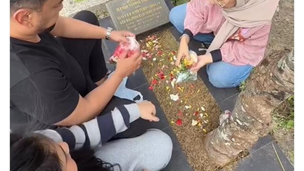 10 Potret Artis Ziarah Makam Jelang Ramadhan 2026, Raffi Ahmad hingga Indro Warkop