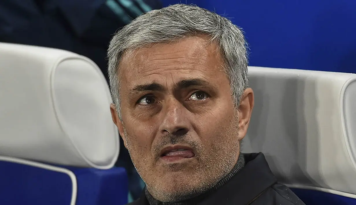 Chelsea Vs Porto, Rabu (9/12/2015). Jose Mourinho berhasil membawa Chelsea lolos ke 16 besar Champions League usai menaklukan mantan klubnya 2-0. (AFP/Ben Stansall)