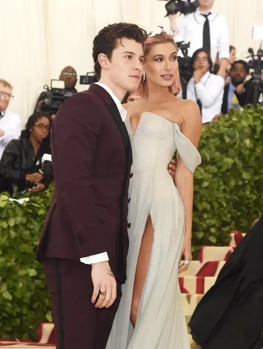 Dilansir dari HollywoodLife, Shawn Mendes bahkan terlihat hadir di pesta Halloween yang diadakan oleh Hailey. (Jamie McCarthy / GETTY IMAGES NORTH AMERICA / AFP)