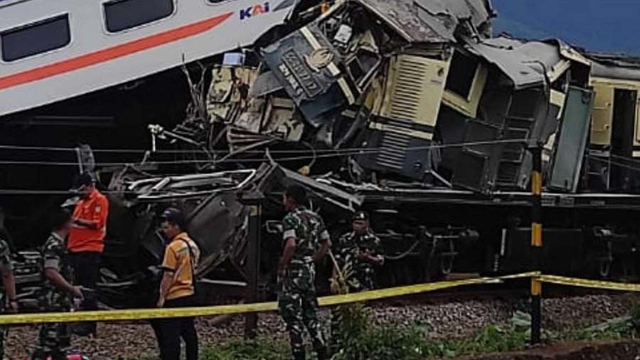 Sempat Keluar dari KAI & Kerja di Bank, Pramugara KA Turangga Pilih Mengabdi Lagi di Kereta Api