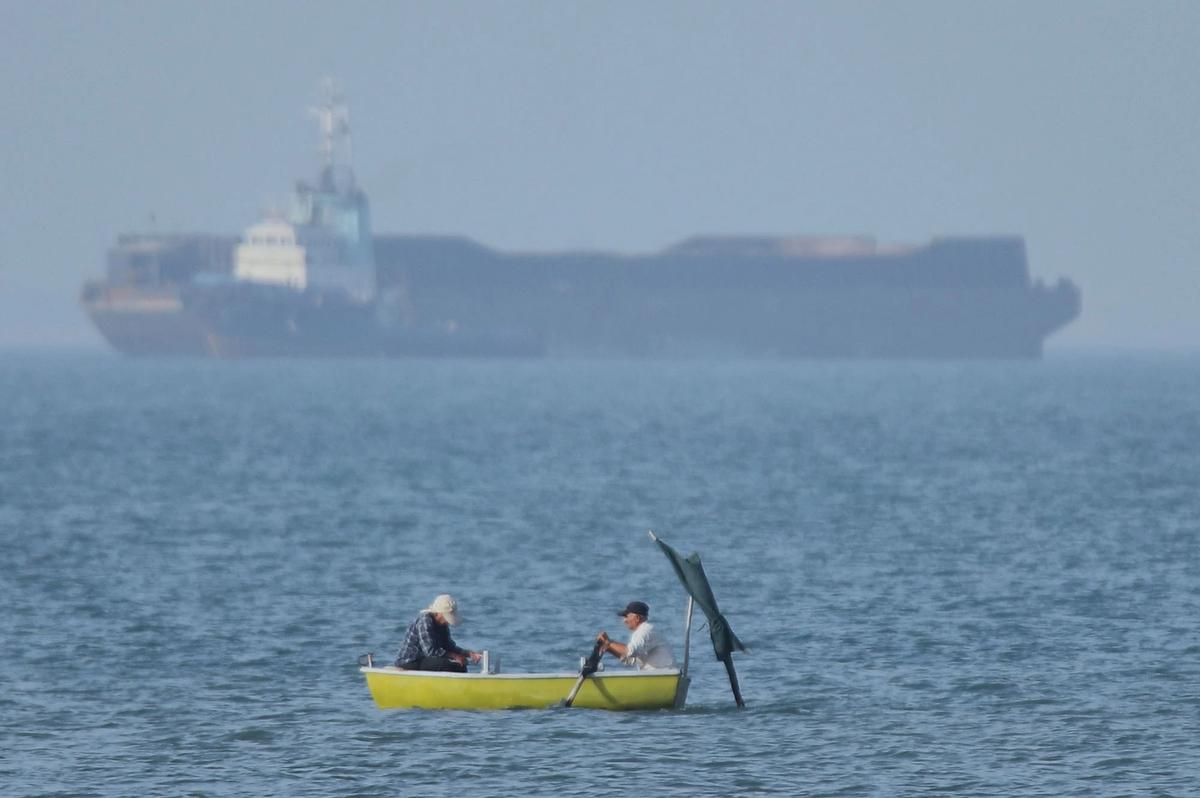 FOTO: Ketegangan di Selat Hormuz Meningkat di Tengah Saling Klaim Iran dan Amerika Serikat
