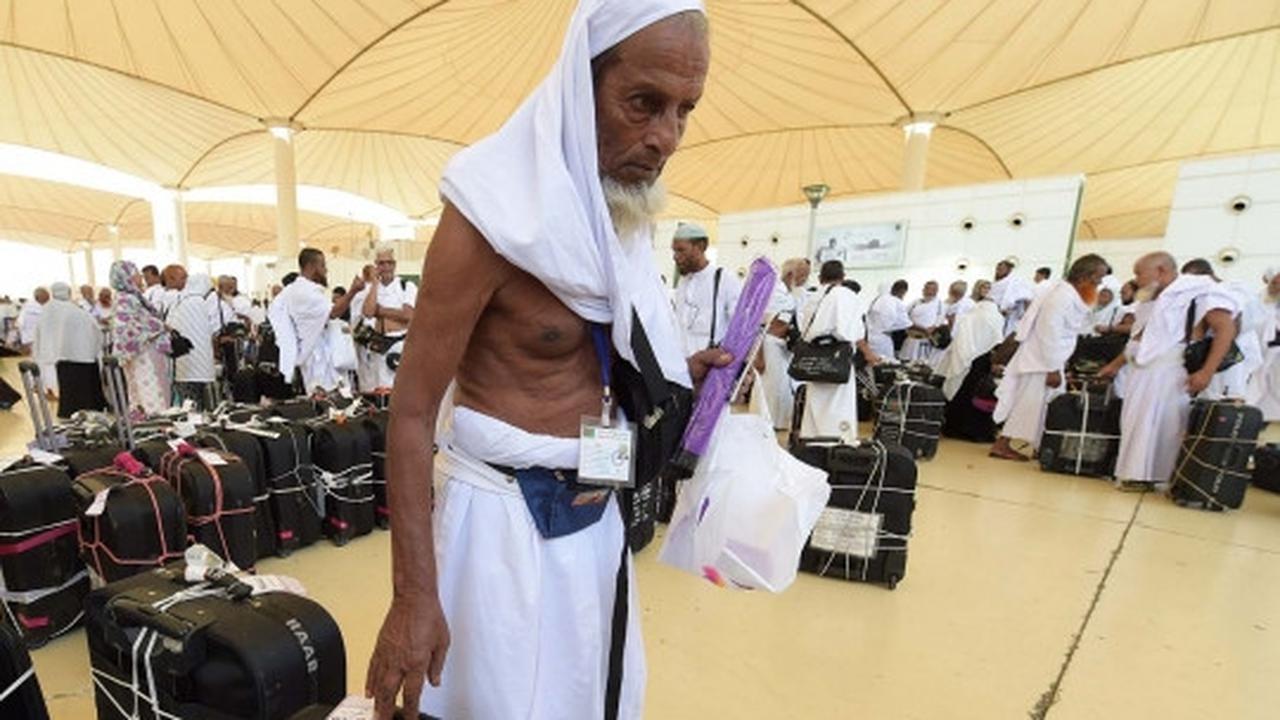 Jemaah haji mulai berdatangan di bandara Jeddah