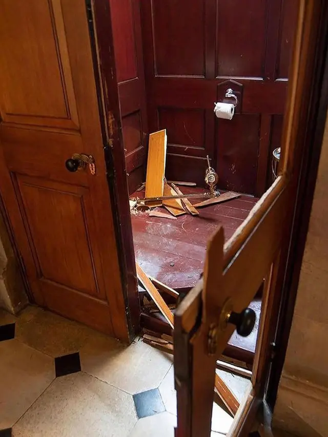Toilet emas di Istana Blenheim telah dicuri