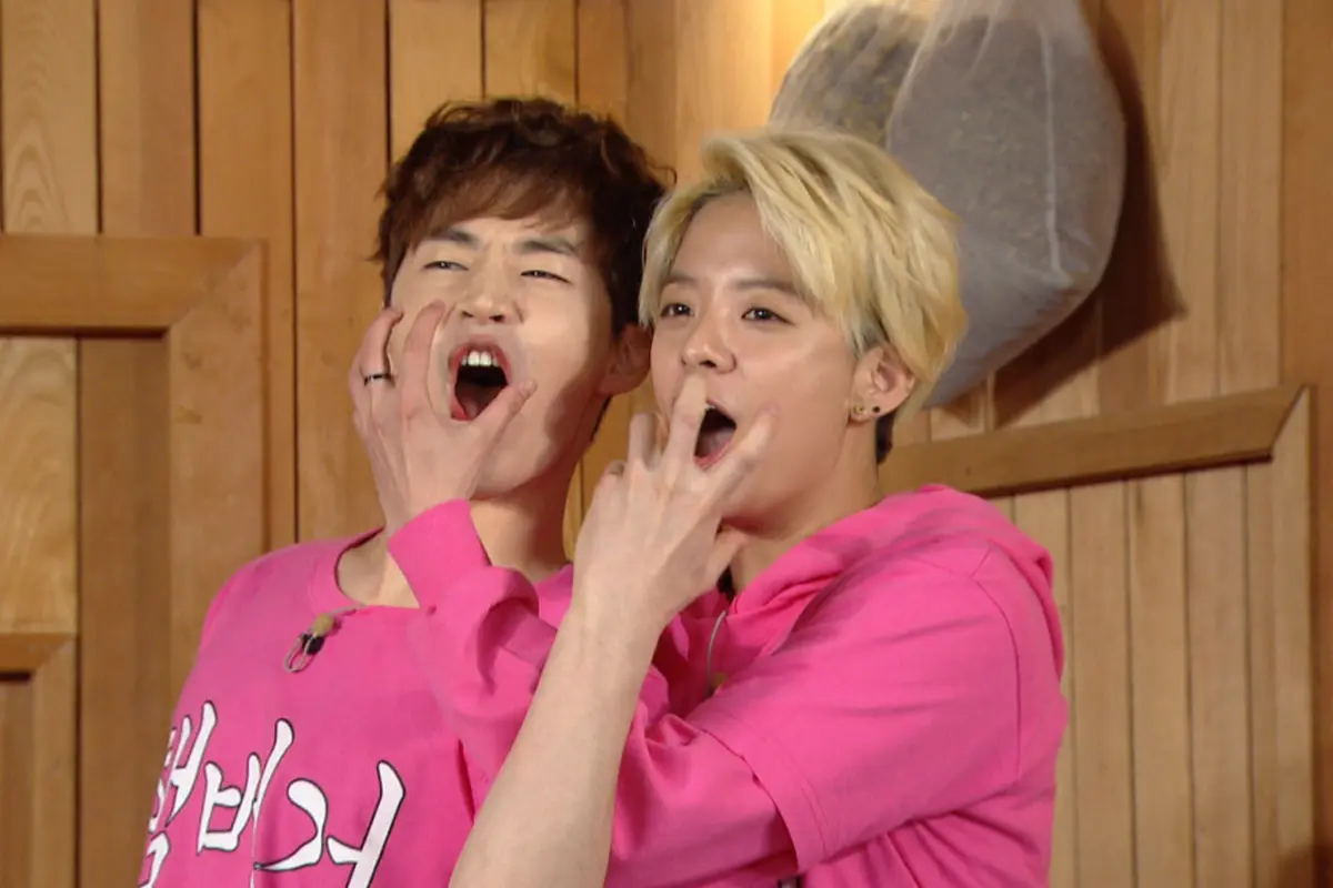 Henry Beri Ciuman Genit Pada Amber